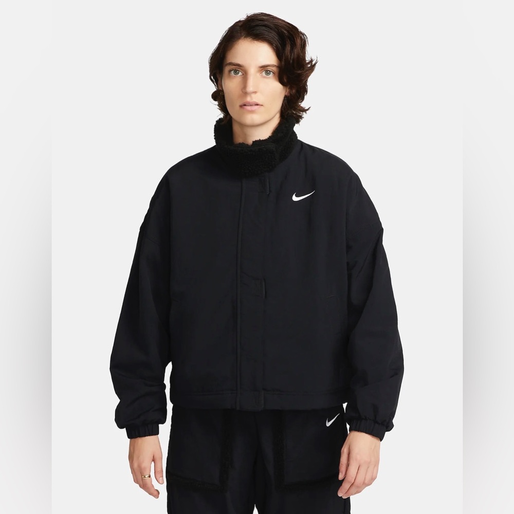 Nike Sportswear Essential
Women's Woven Fleece-Lined Jacket Size: S